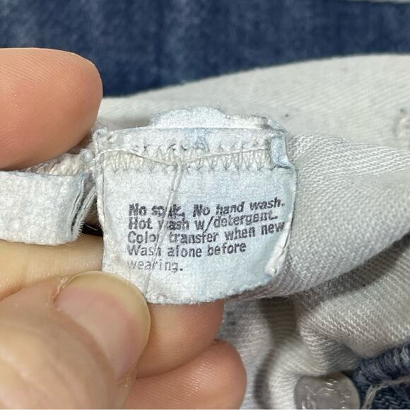 Retro Levi's, Distressed Beautifully Vintage. Similar to size 31x32. - Picture 11 of 11